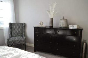 what is the difference between a dresser and a chest of drawers