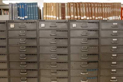 How to Stack Filing Cabinets