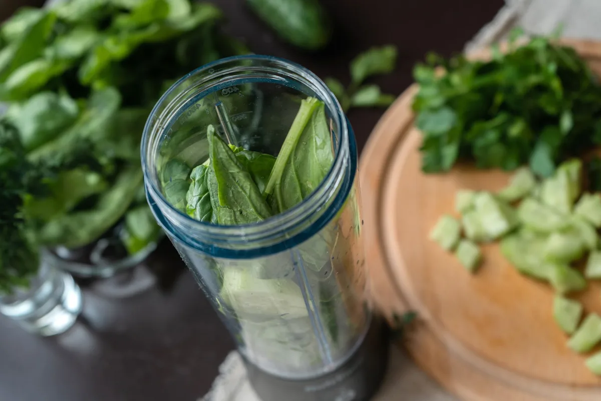 how to clean blender blades