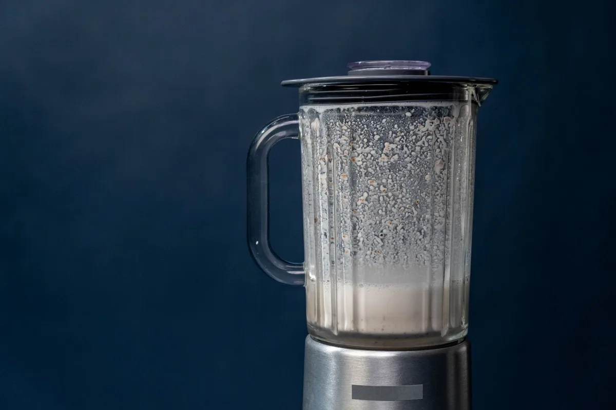 how to safely blend hot liquids in a bullet blender