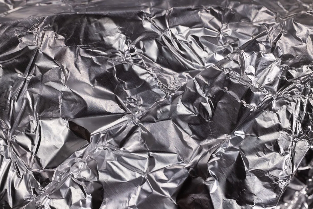 can you put aluminum foil in a microwave