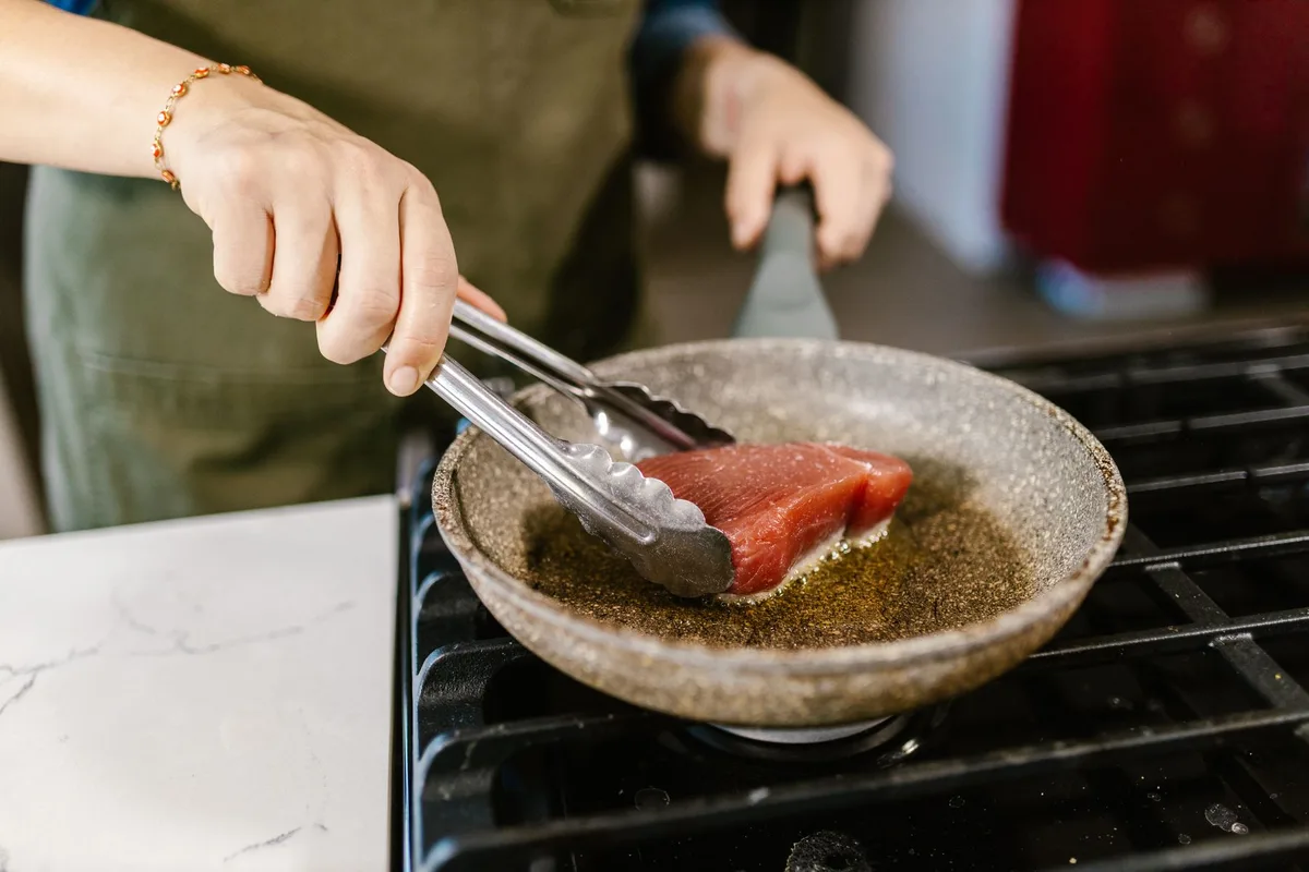 finger touch test tuna doneness