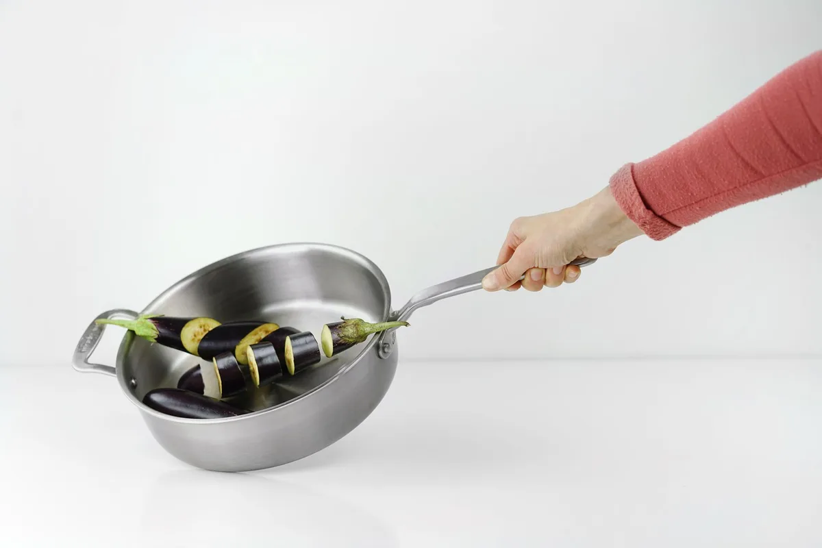 how to clean ceramic skillet