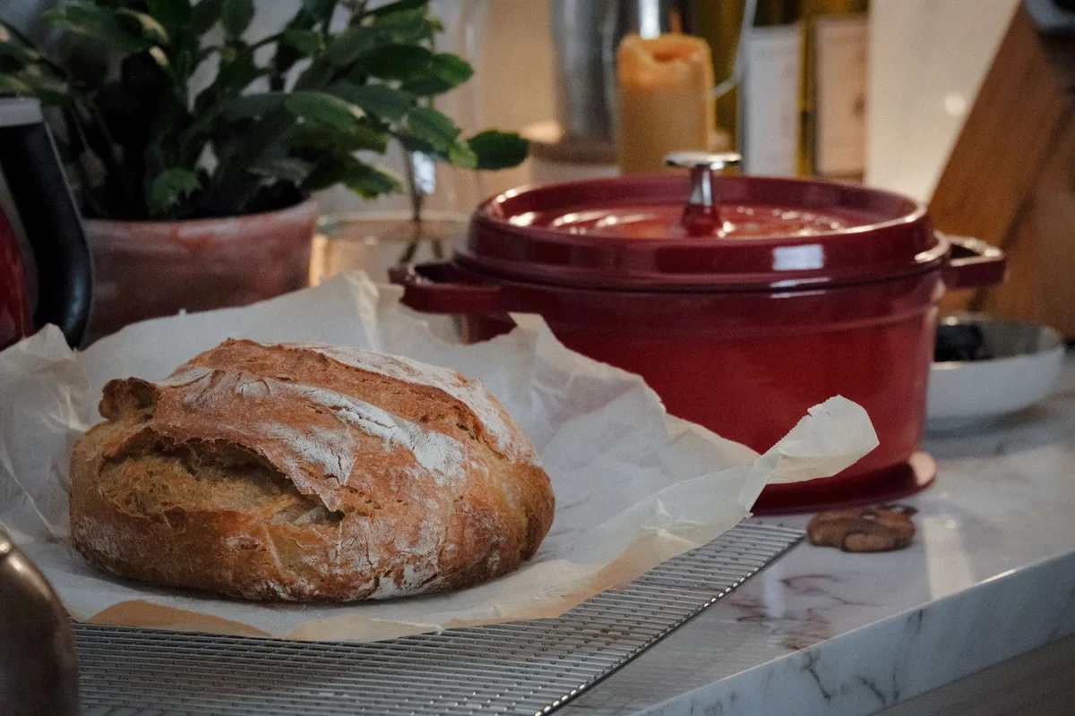 Dutch oven vs slow cooker