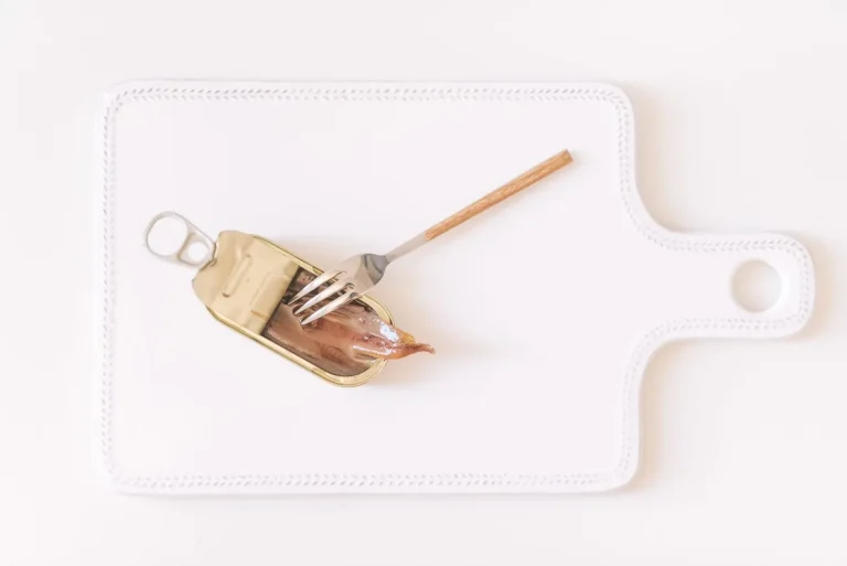 How to Use An Old Style Can Opener